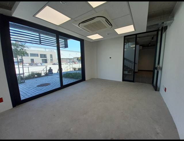 3,273M² FACTORY TO LET IN SACKS CIRCLE INDUSTRIAL